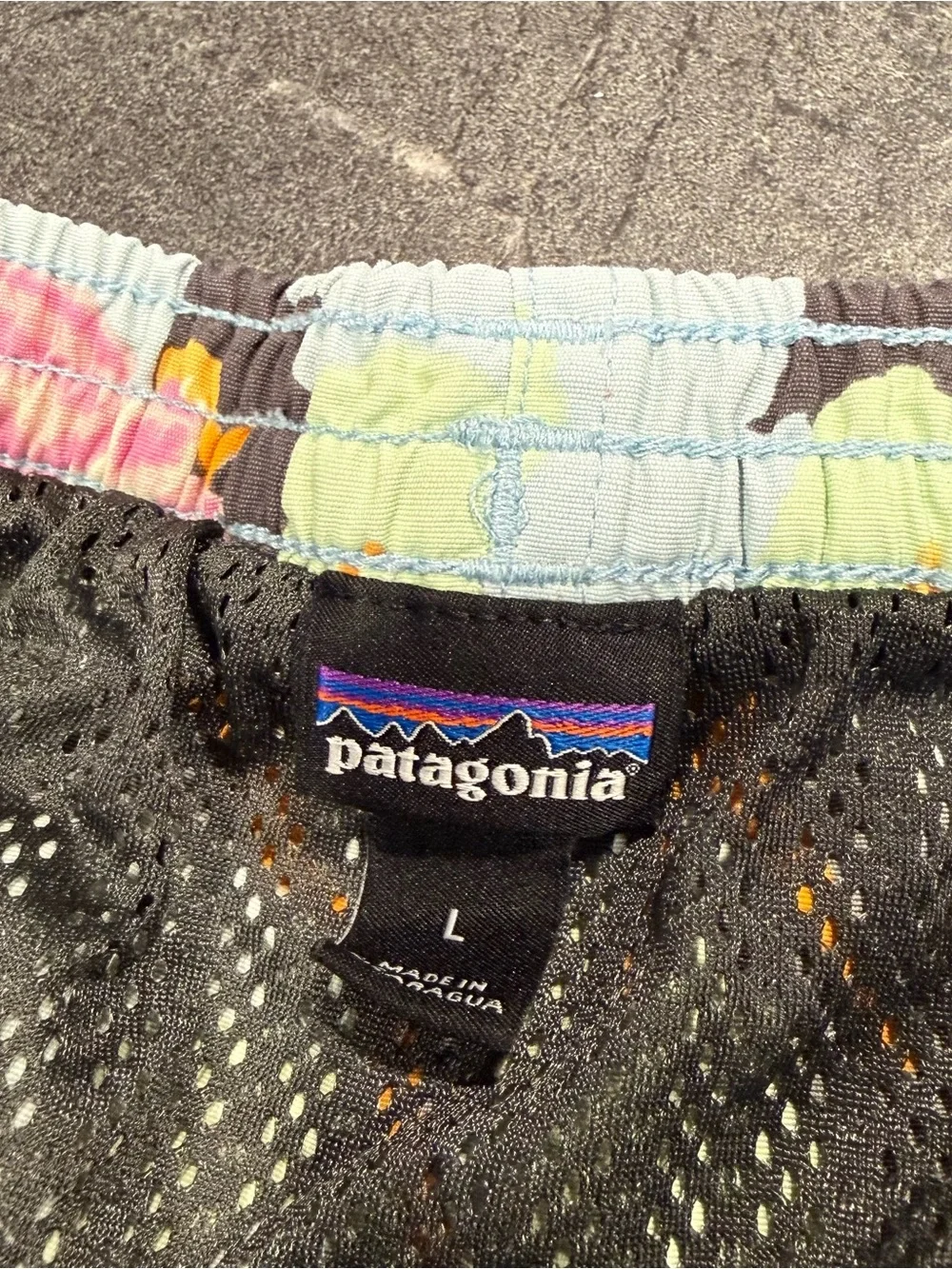 Patagonia baggies shorts 5” men size large birds blue green